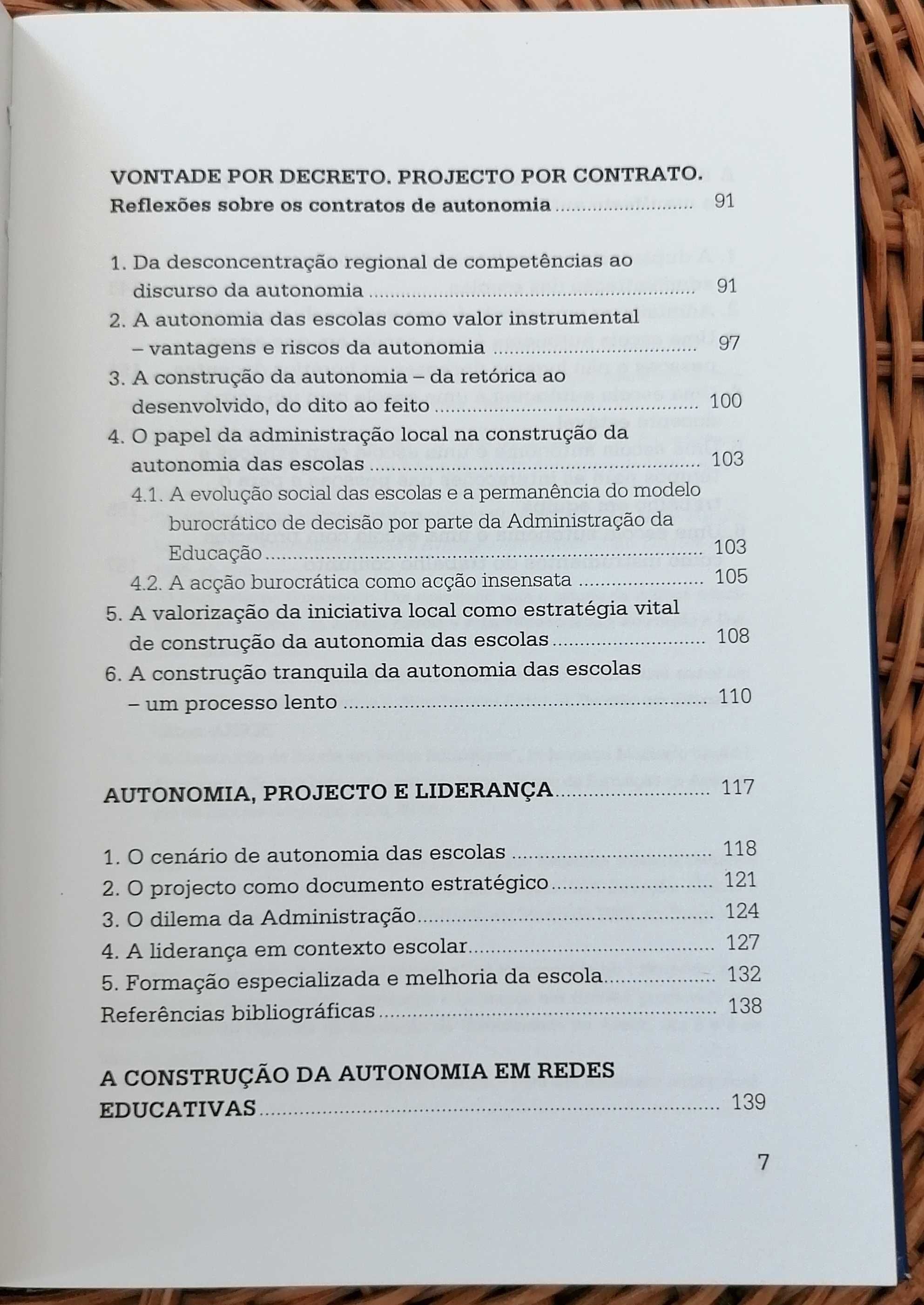 Políticas Educativas e Autonomia das Escolas, João Formosinho e outros
