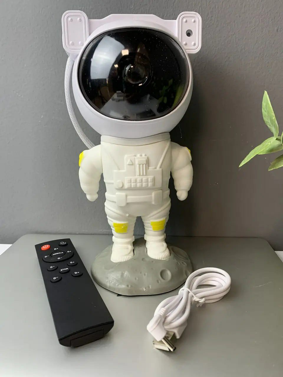 Великий астронавт 23см з пультом, нічник космонавт 360°, проектор неба