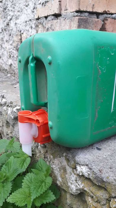 Каністра з краном (рукомийник)