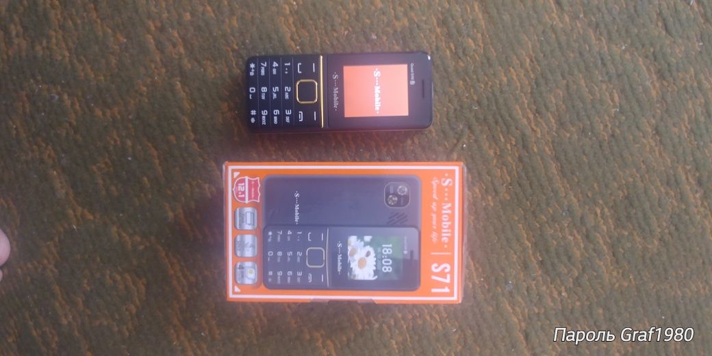 Телефон на 4 сім-карти S-Mobile S71