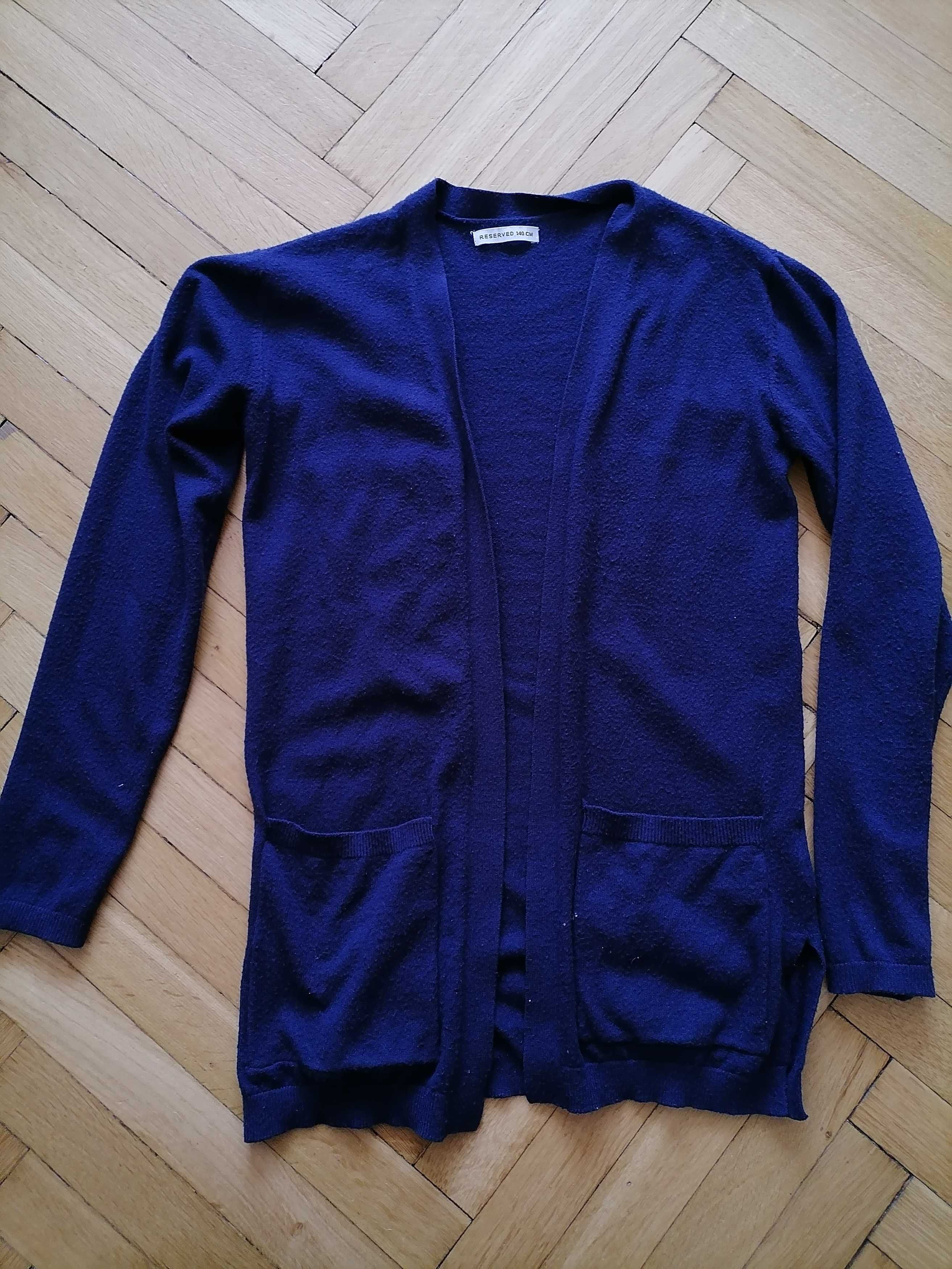 Granatowy niezapinany sweter r. 140 reserved