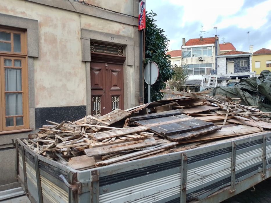 Madeira oriunda de demolição para queimar lareira fornos