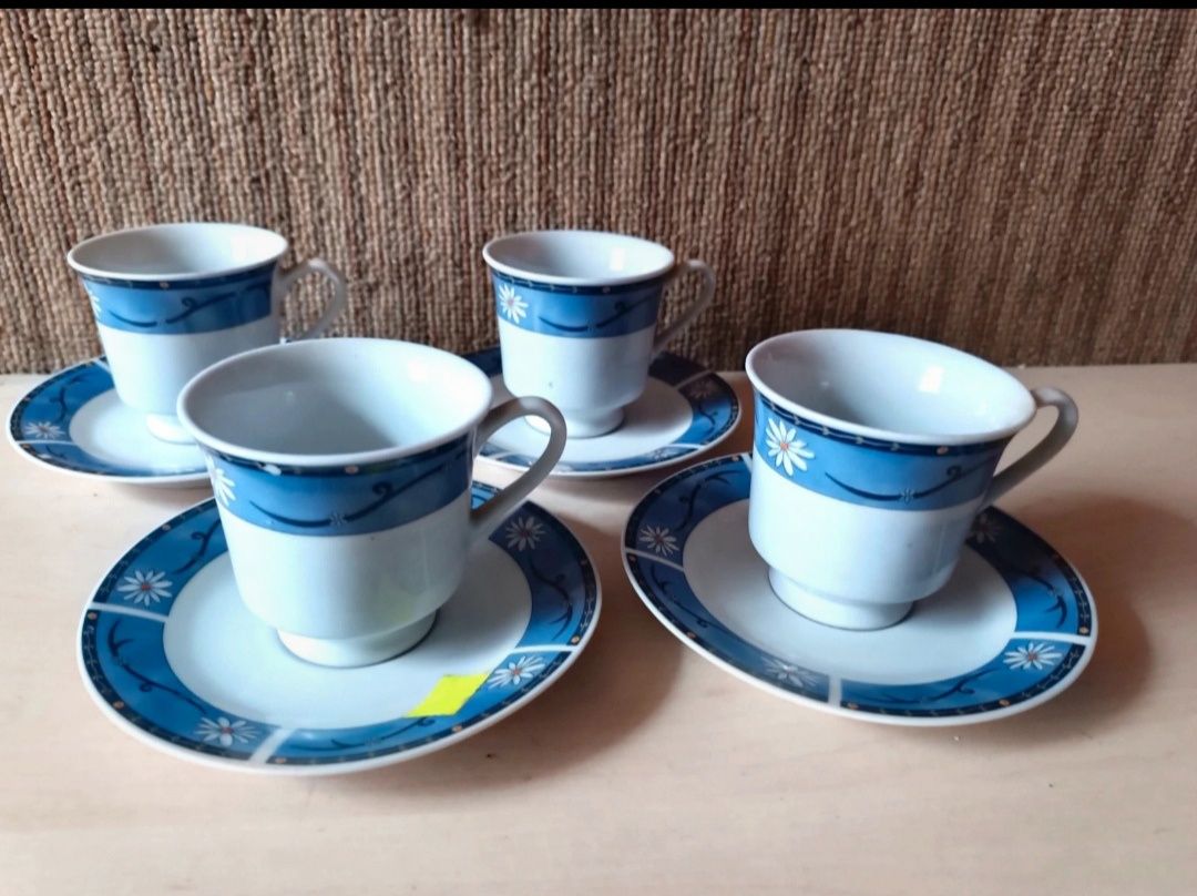 S1- 4 filiżanki z podstawkami ceramiczne
