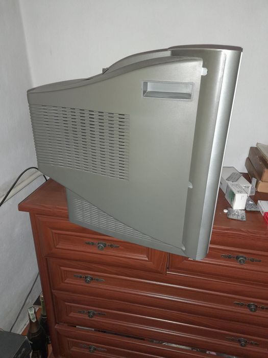 Телевизор LG  и  WEST