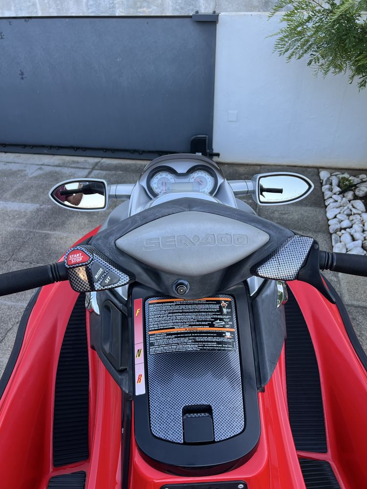 Mota de Água Sea-Doo GTX com atrelado