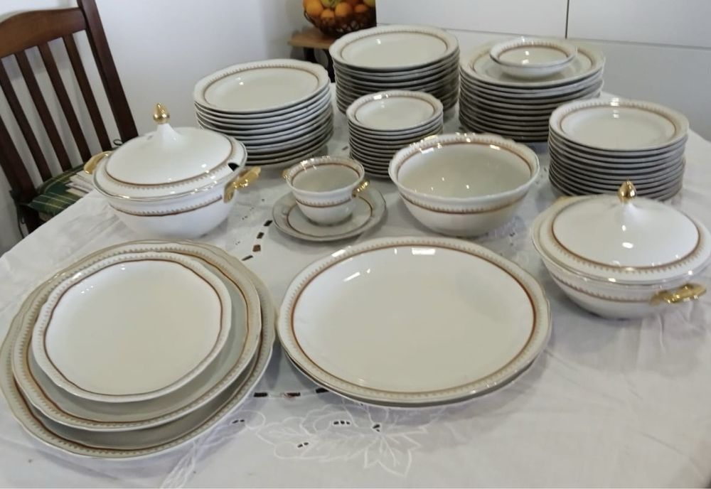 Serviço 126 peças de jantar café e chá porcelana Coimbra novo
