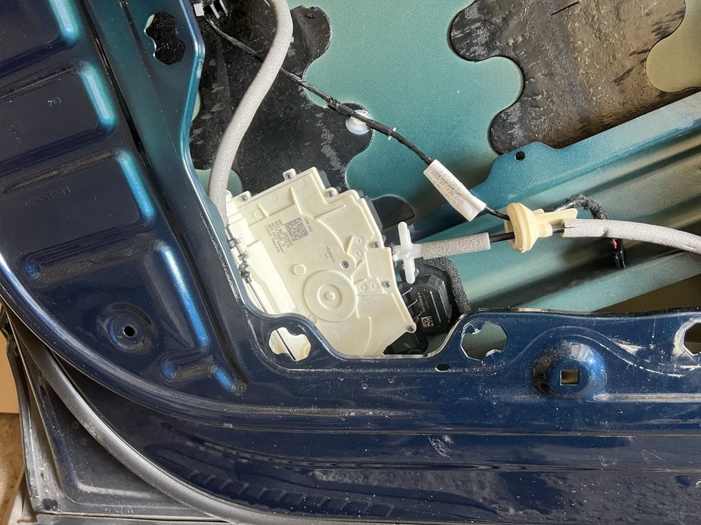 Дверь голая передняя левая Volkswagen ID.4 23- молдинг, замок, keyless