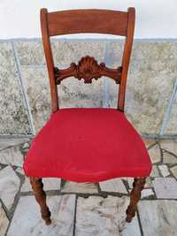 Cadeira antiga em madeira maciça