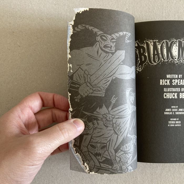 Black Metal — dois volumes (um danificado)