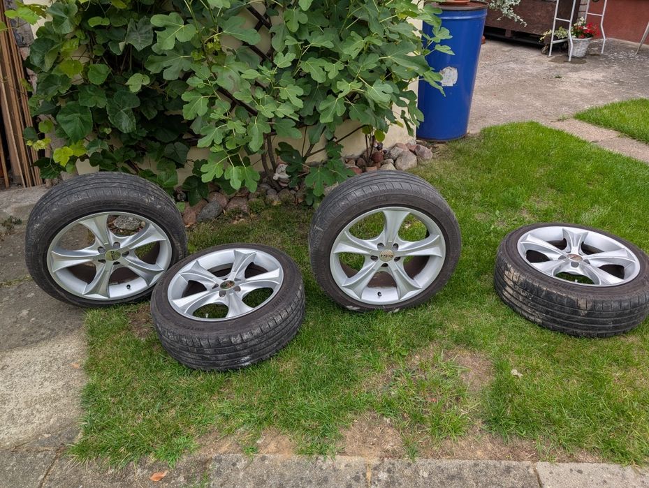 Komplet felg aluminiowych z oponami Bridgestone Potenza sport 17 cali
