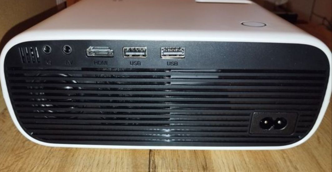 Projektor multimedialny BT WiFi