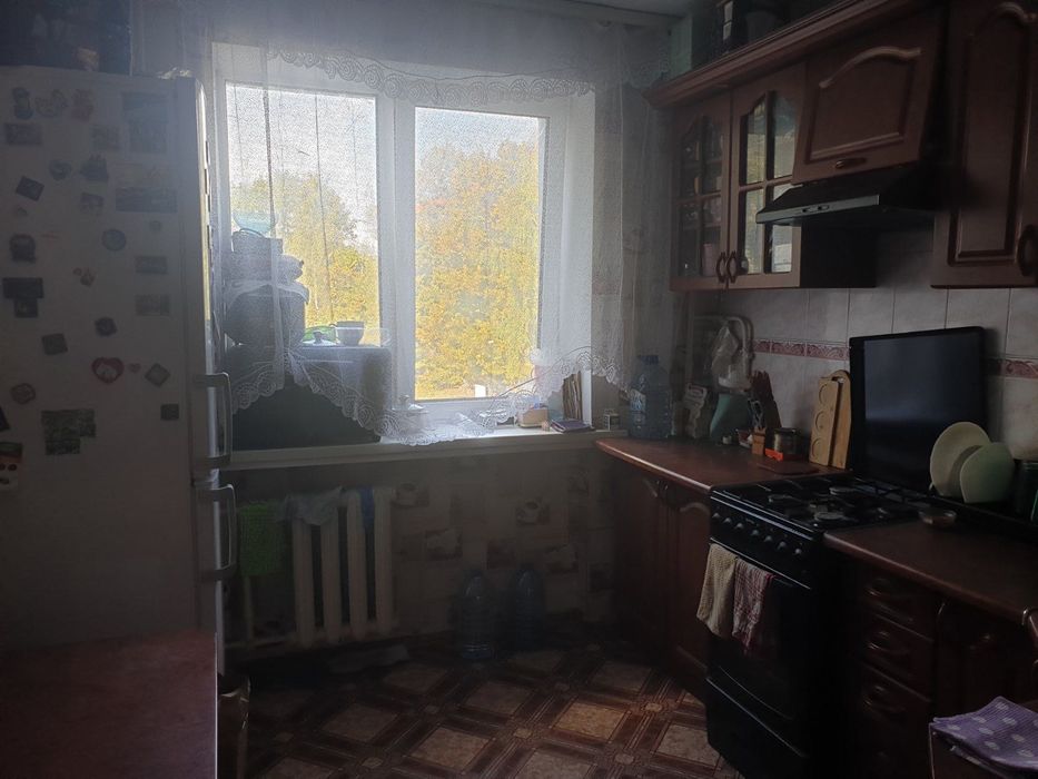 Здається кімната в трьох кімнатній квартирі