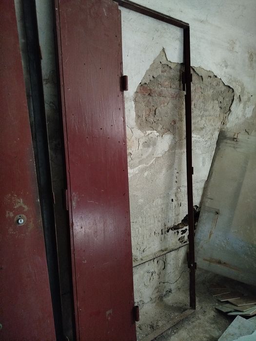 Продаються металеві двері,двустворчаті і