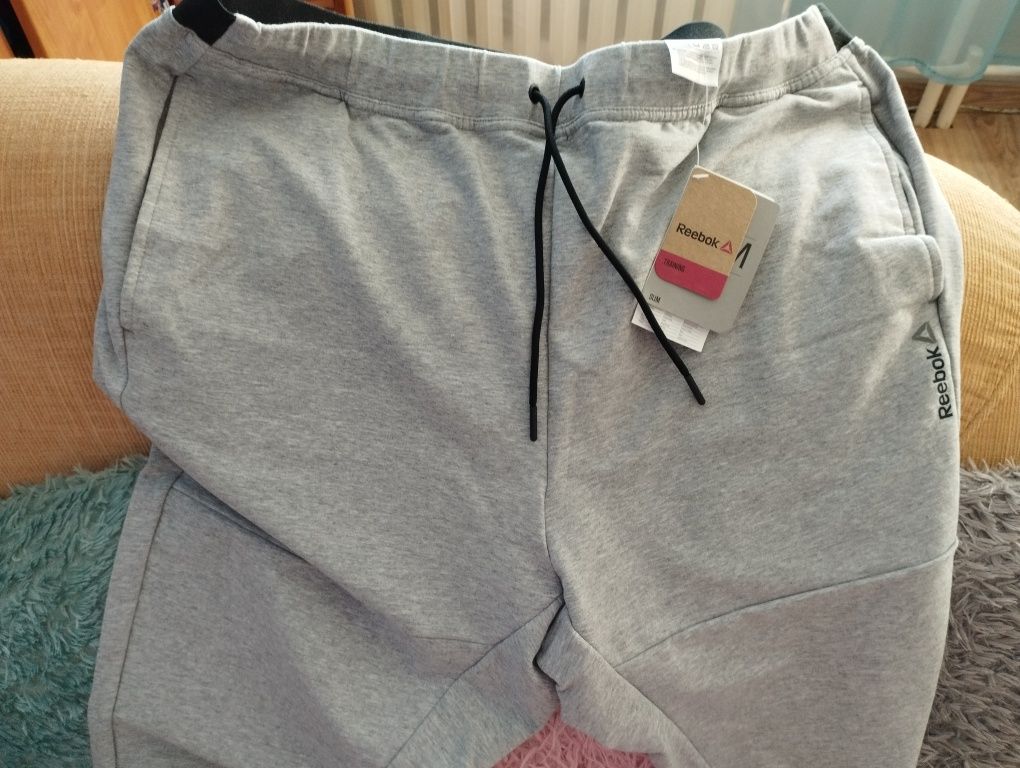 Spodnie Reebok Workout Cotton Graphic AY2251 rozmiary S, M