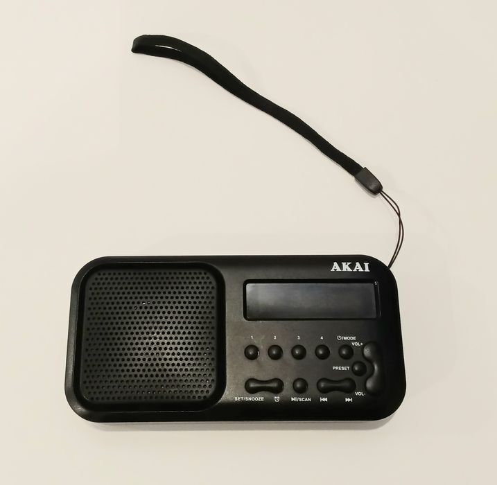 Портативний FM-радіоприймач Akai також і колонка під блютуз