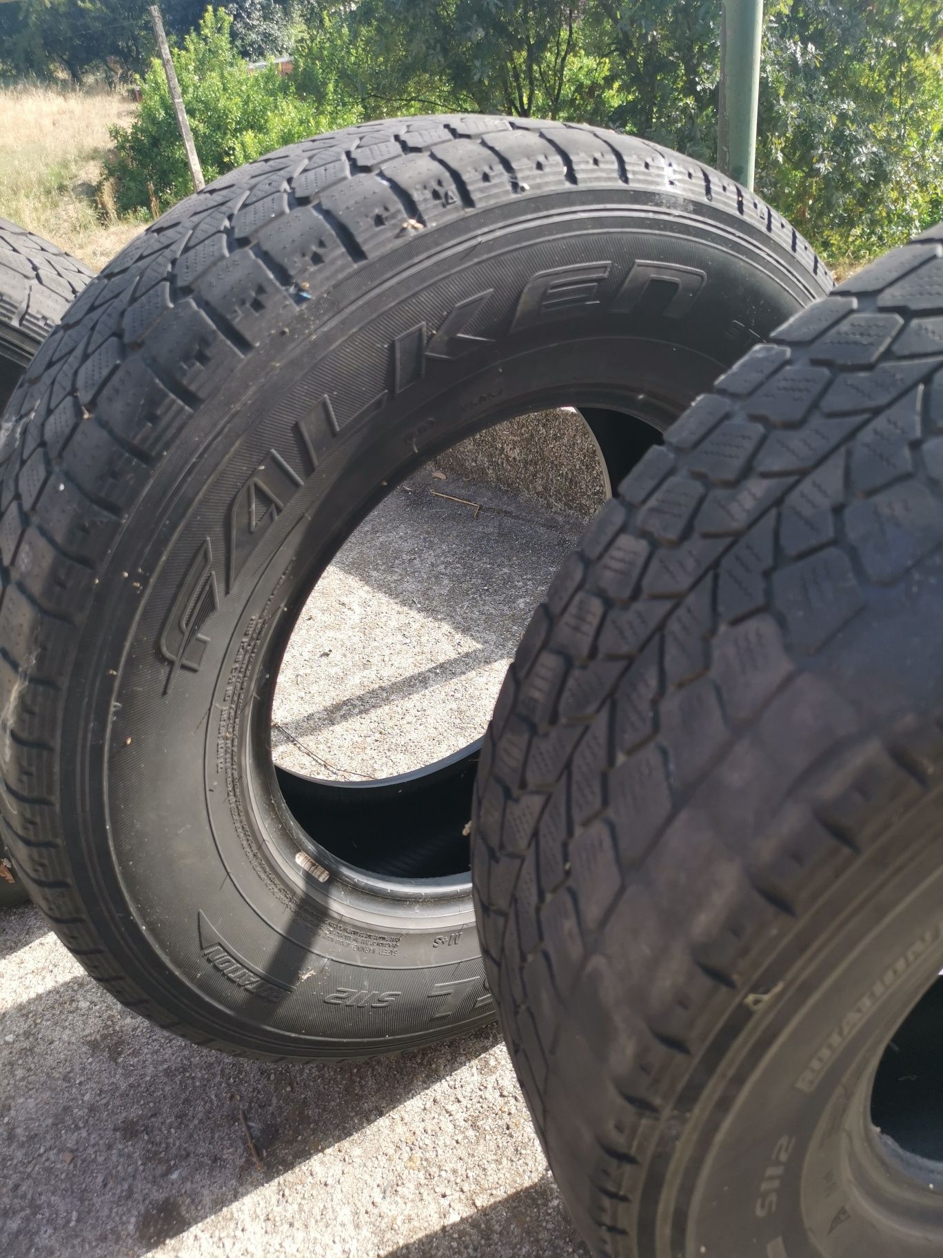 Pneus Falken 245/79/16