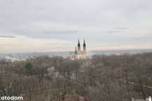 Możliwość parkowania na terenie. Panorama na miasto. Śródmieście.