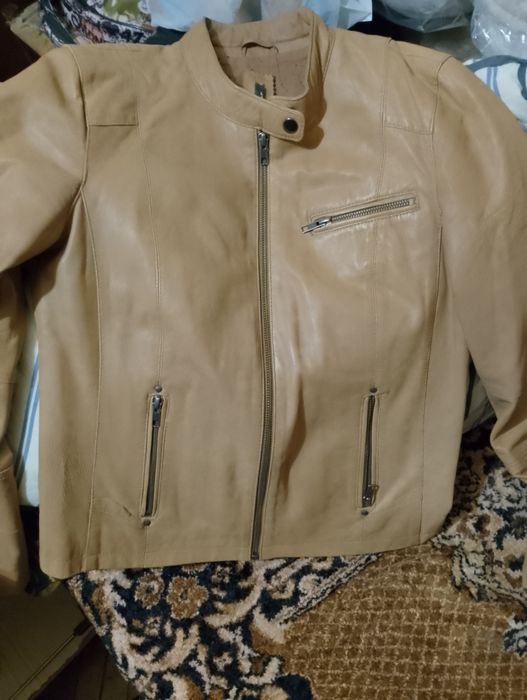 Кожаный коричневый куртка пиджак.