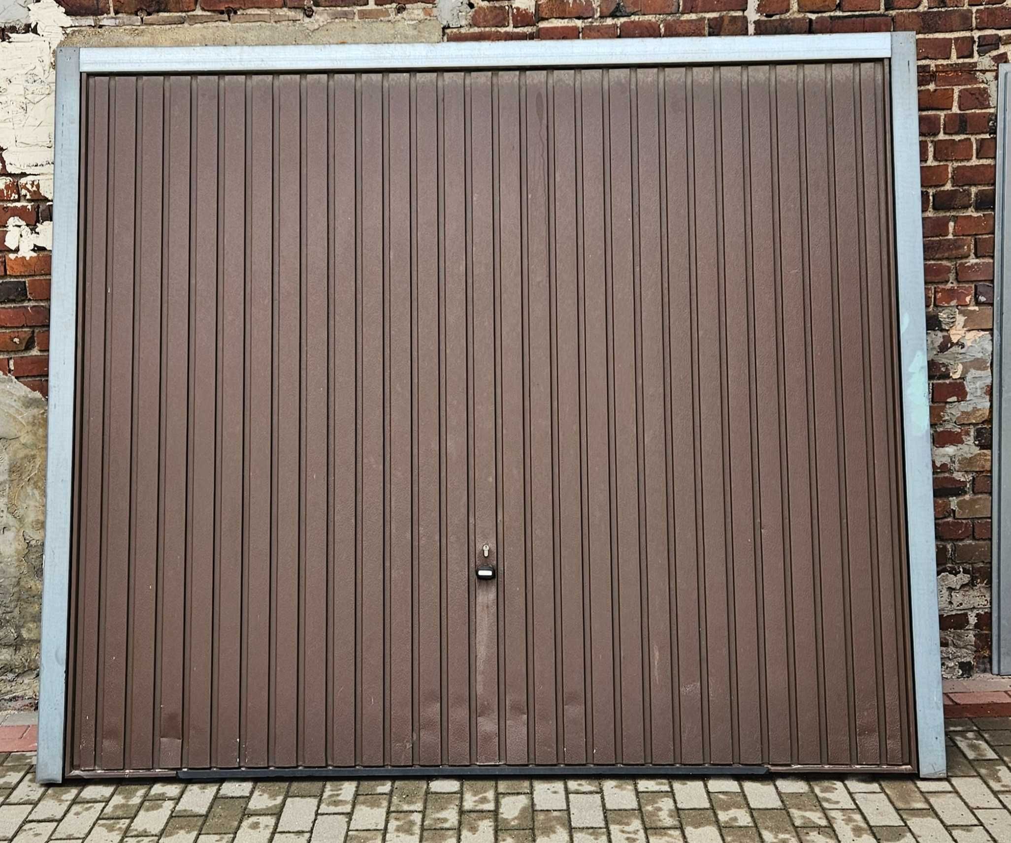 Brama garażowa 2500x2125 ecostar RAL8028