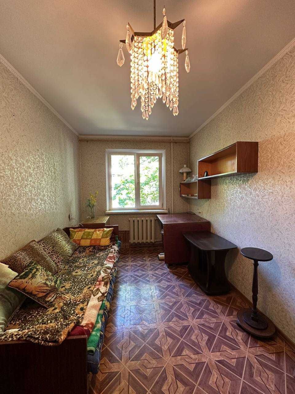 Продаж 2к квартири на Черемушках, середній поверх!