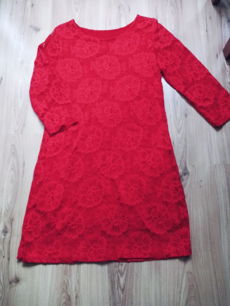 Krótka Czerwona koronkowa sukienka rozm 38 elegancka róże obcisła
