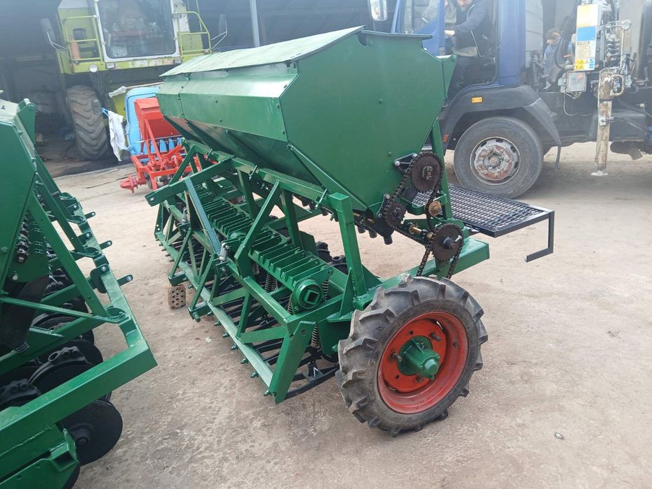 В наявності .Сівалка сз  2.7 навісна. На  18сошникі