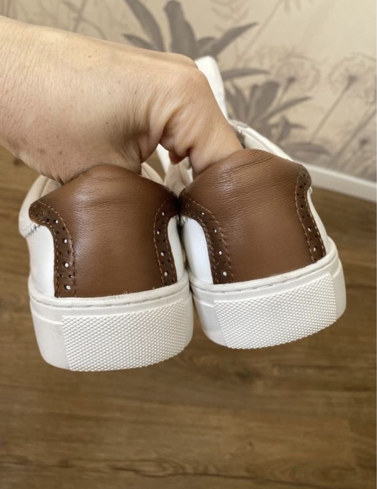 Білі шкіряні кеди massimo dutti