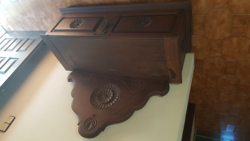 Arca / banco madeira maciça trabalhada