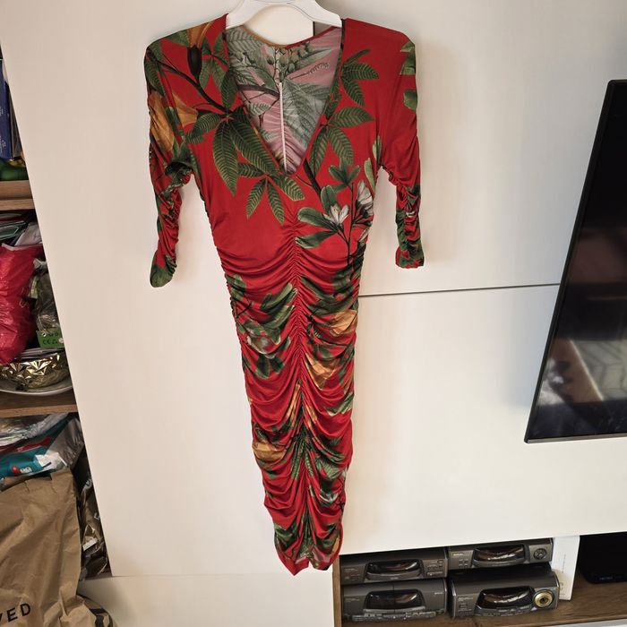 Sukienka Zara xs 34 s 36 m 38 długi rękaw dopasowana marszczenia viral