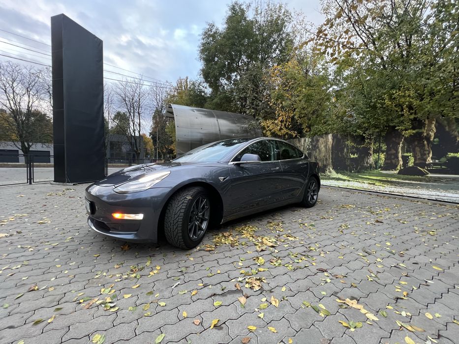 Tesla Model 3 Mid Range 2019