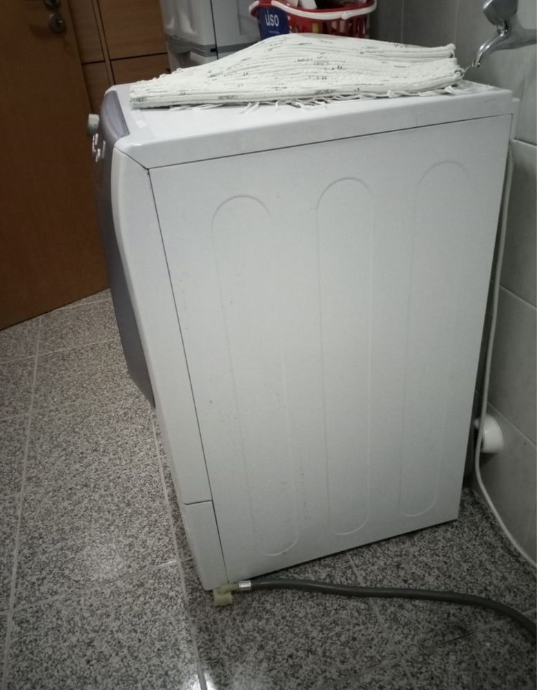 Máquina de secar roupa Ariston Hotpoint Aqualtis 8 kgs