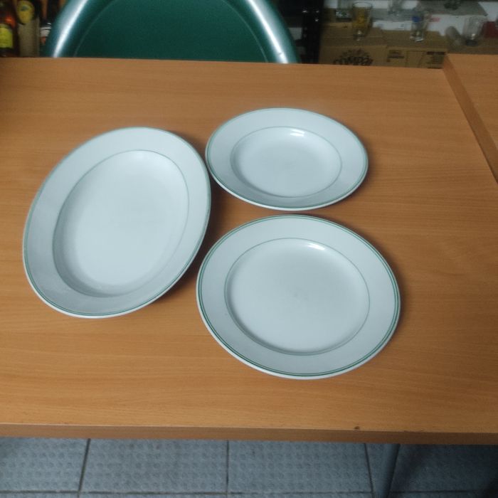 Pratos rasos fundos e travessas