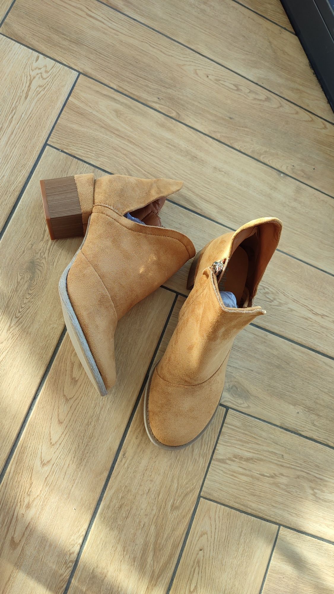 Karmelowe botki Nowe 38
