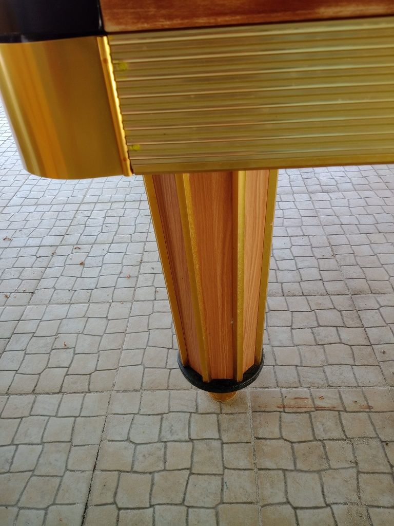 Mesa de snooker bem estimada