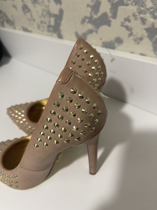 Елегантні жіночі туфлі