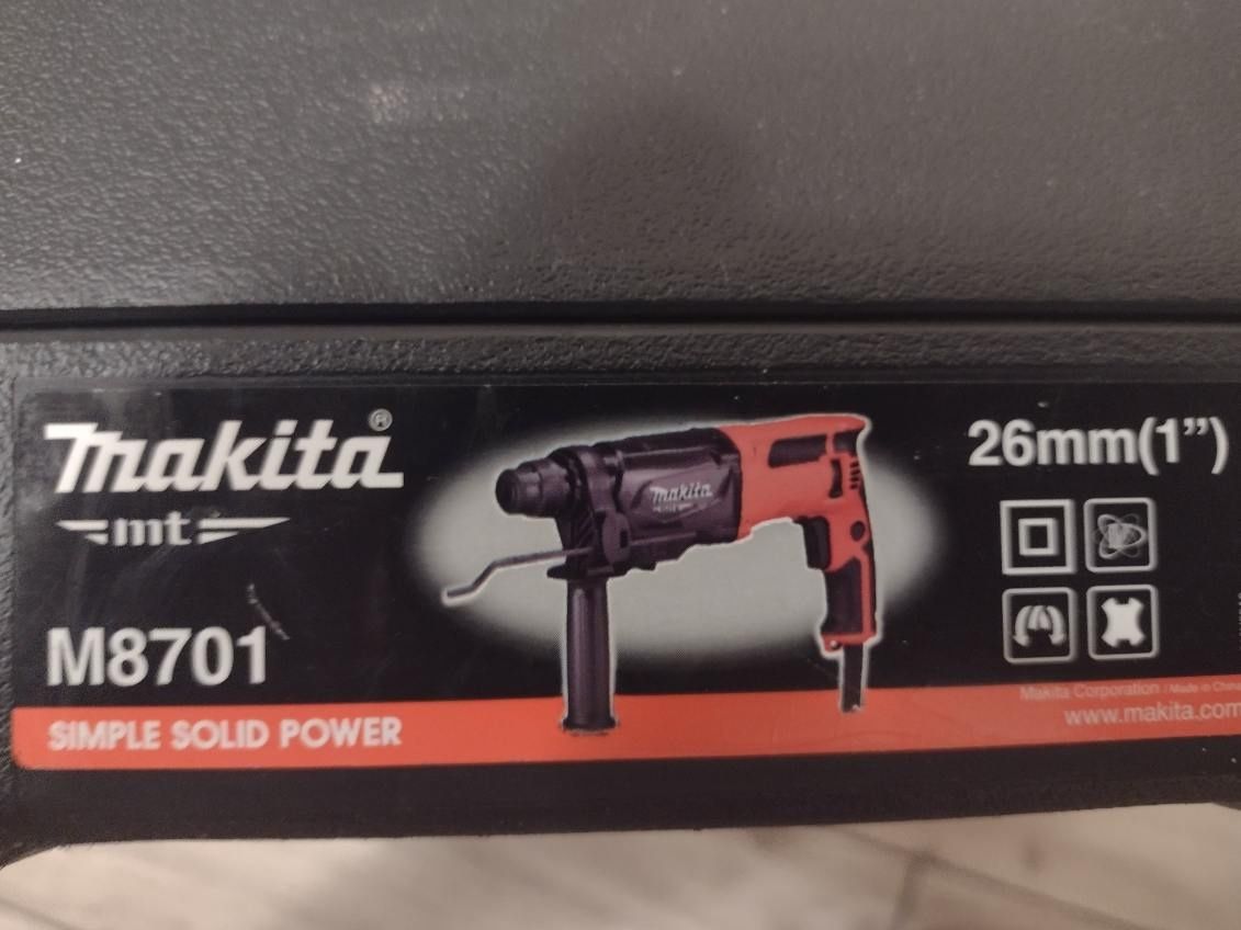 Młotowiertarka Makita M8701