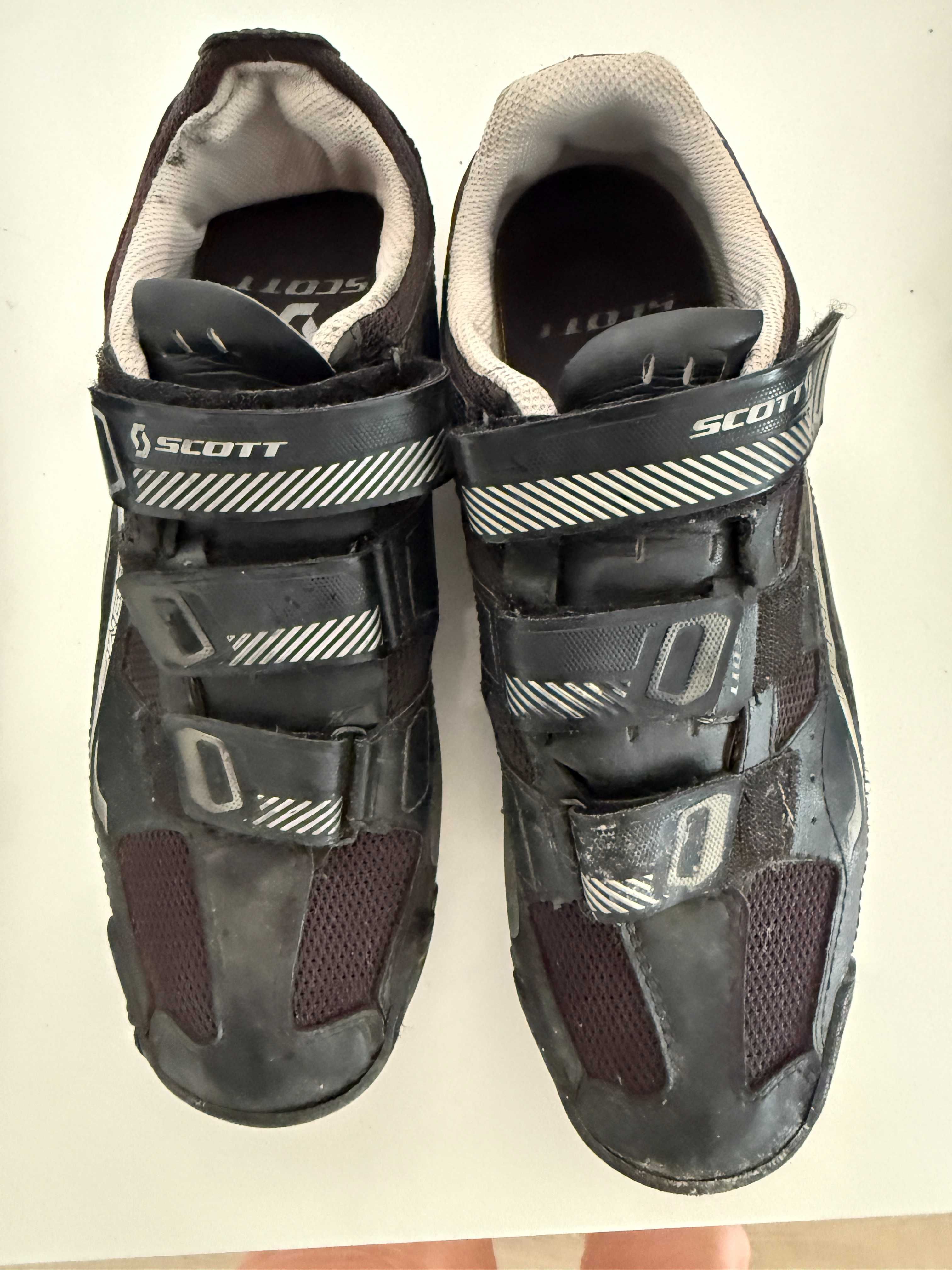 Capacetes e sapatos 43 de ciclismo usados