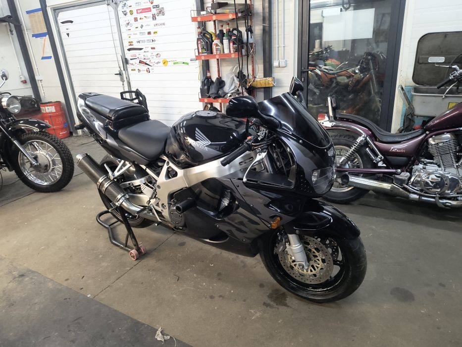 Honda CBR 900rr sc33 ryrytas orginalny stan