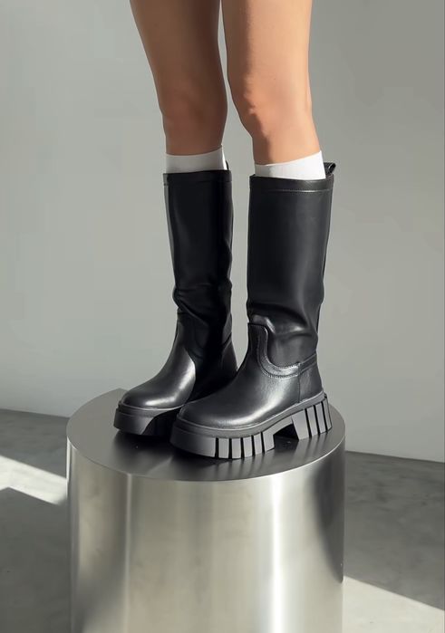 Чорні ботфорди 36р