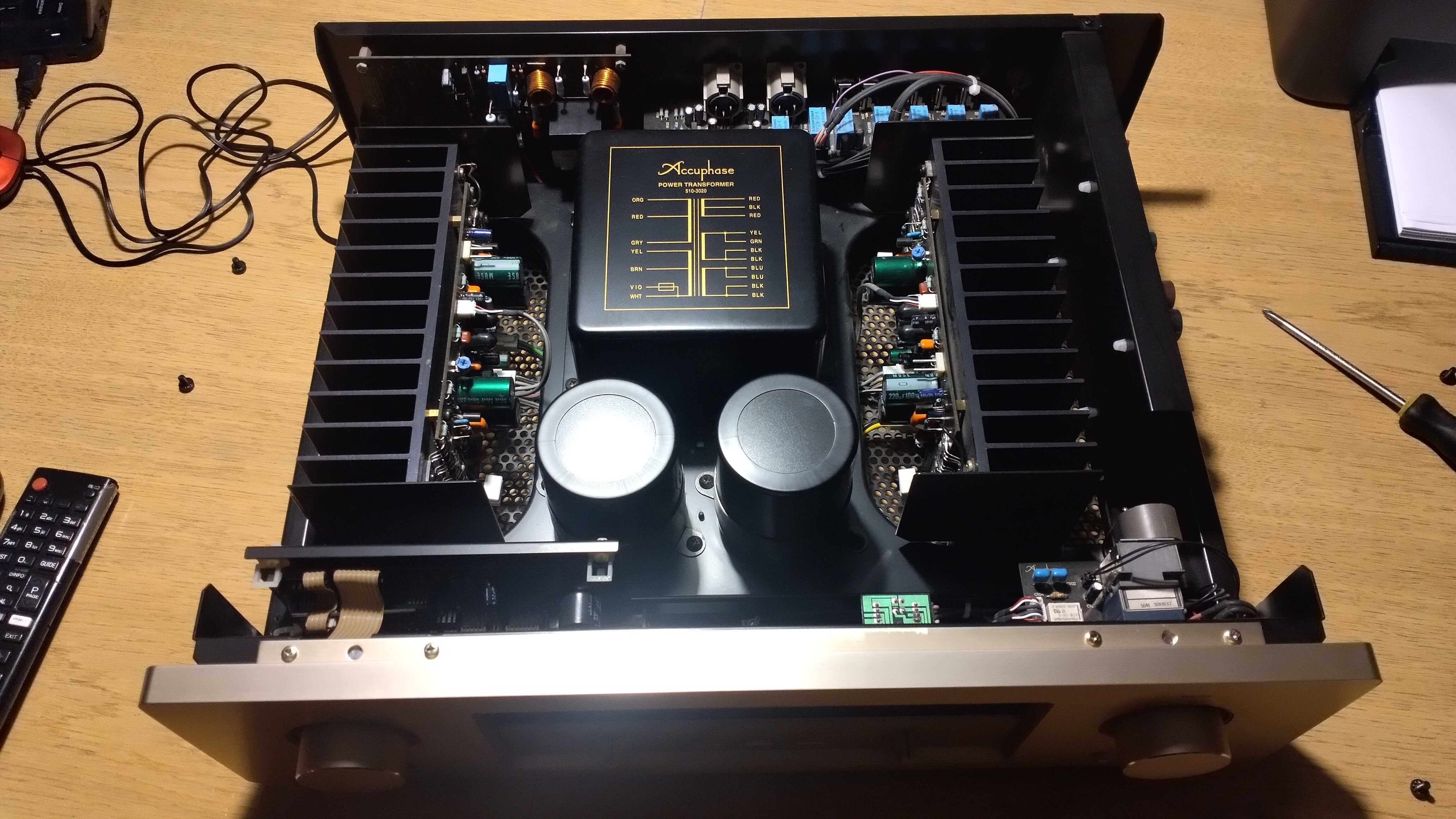 Wzmacniacz Accuphase E-210 wersja EU z pilotem!