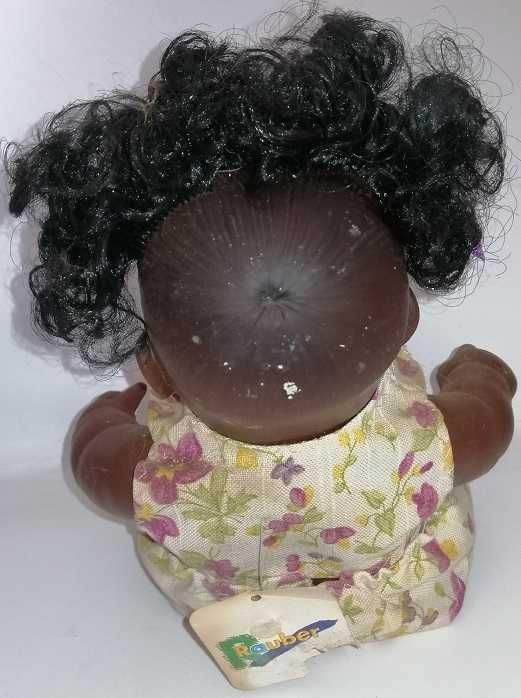 Boneca Rauber Preta aproximadamente 25 cm