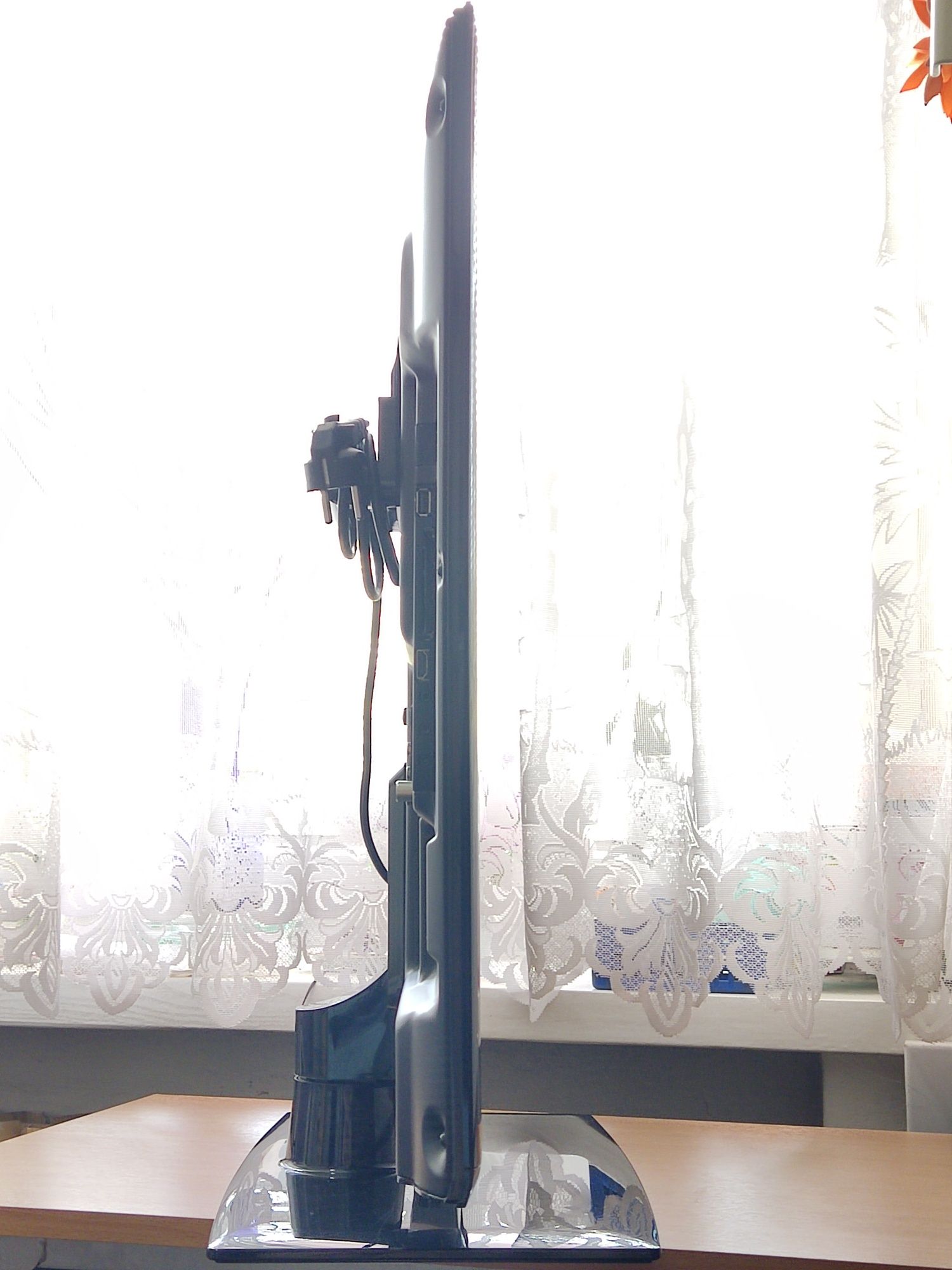 Telewizor LG TV 37 cali / 94 cm, 1080p, 4x HDMI, dobre głośniki