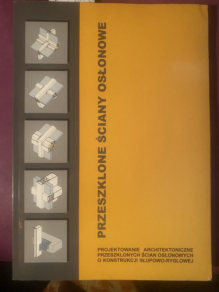 Przeszklone ściany osłonowe.