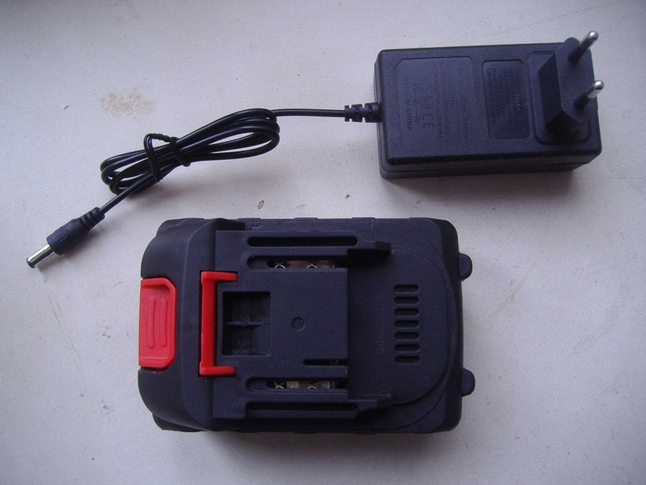 Аккумулятор Li-ion 18v-20v и под него зарядное устройство 18v-21v