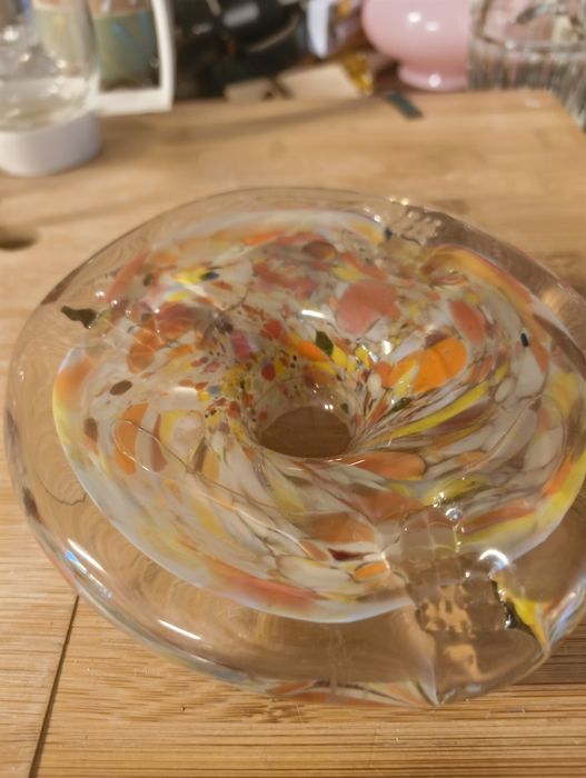 Stara szklana popielniczka