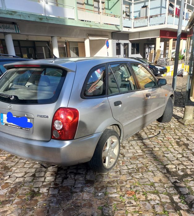 Mazda 323f- com motor colado