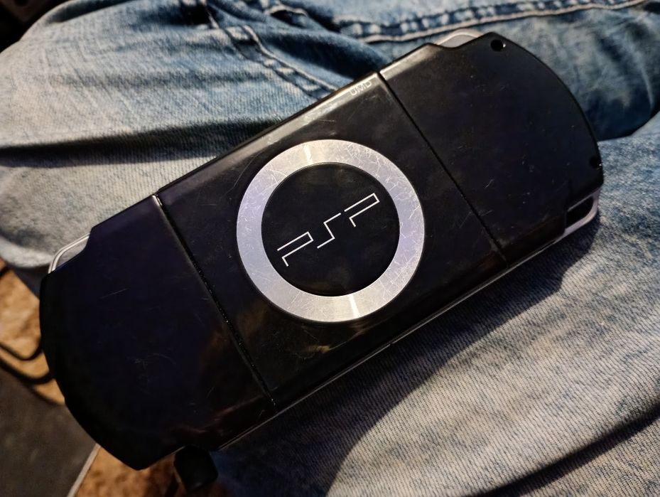 PSP 2004 Przerobione + karta ms2 Duo 2gb i ładowarka