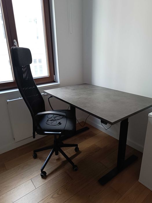 Biurko regulowane biurowe
