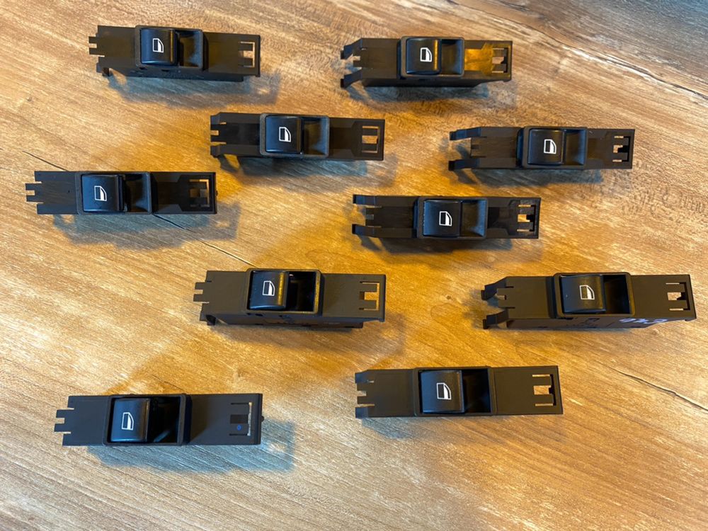 Кнопка стеклоподъемника BMW Е46 Правая Стіклопідйомника БМВ Е46 R шрот