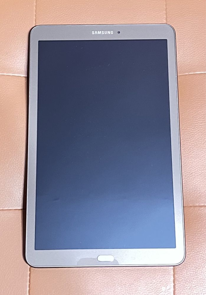Планшет Samsung SM-T561NZNASEK Galaxy Tab E Gold Brown